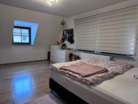 Schlafzimmer 2.OG rechts