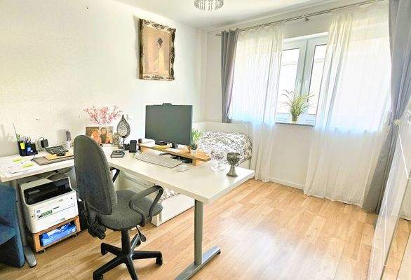 Büro/Gästezimmer EG