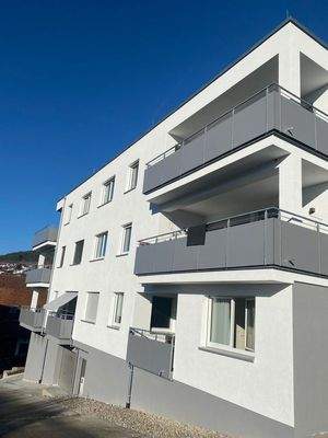 Außenansicht mit Balkon 2. OG