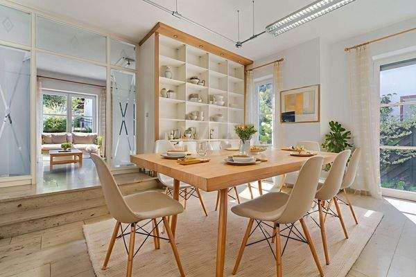 Beispielmöblierung als Essbereich im Vorderhaus