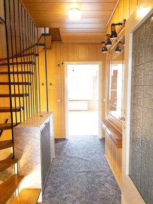 Eingang - Flur EG und Treppenaufgang OG