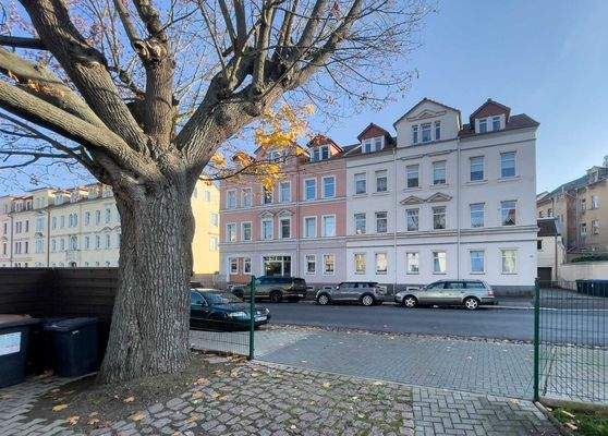 Einfahrt-und-Gegenueber