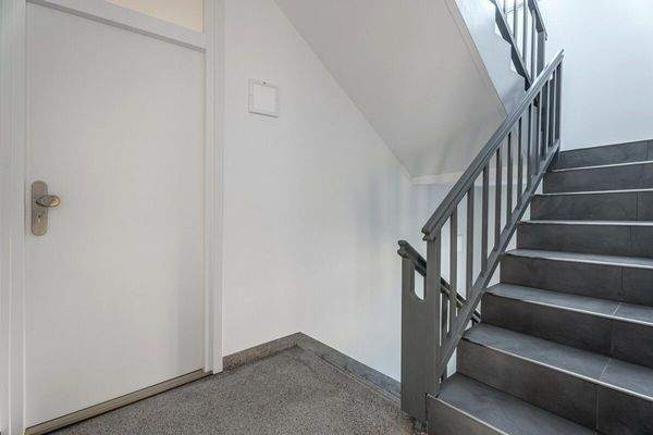 Treppenhaus OG links