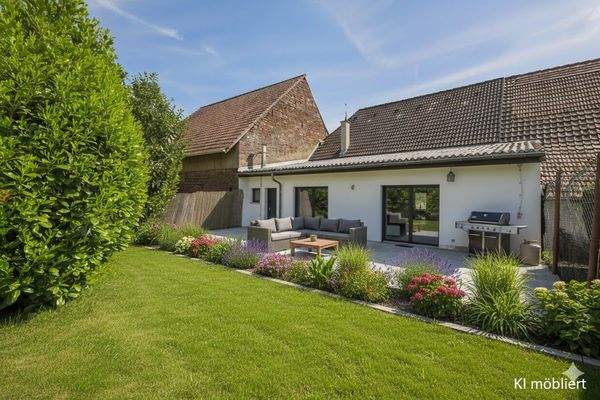 KI Beispiel Rückansicht und Garten - Hinterhaus