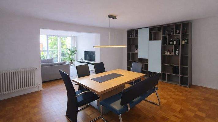 Beispiel offener Essbereich mit Zugang in den Wintergarten