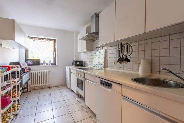 Küche mit Fenster.jpg