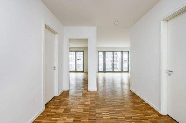 Geräumiger Wohnzimmer-/Küchentrakt