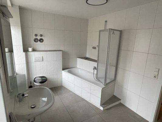 Modernes Badezimmer