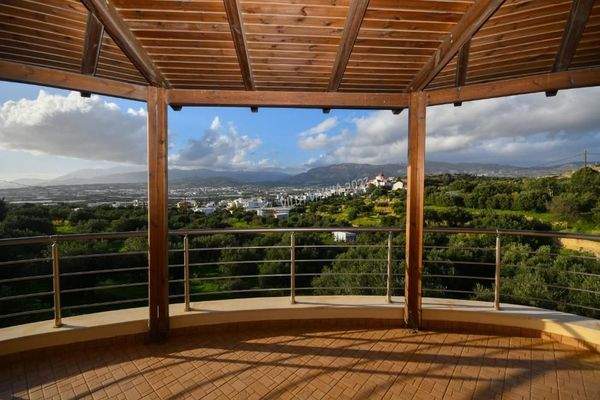 Südostkreta, Vainia: Fantastische zweistöckige freistehende Villa mit Bergblick zu verkaufen