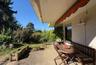 Terrasse mit Garten