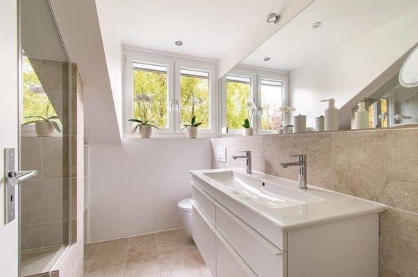 Modernes Badezimmer mit hochwertigen Armaturen