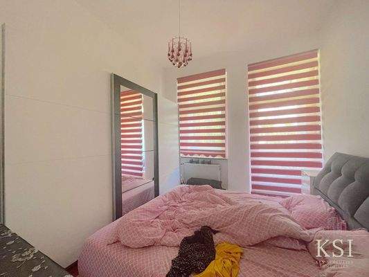 2. OG Schlafzimmer mit Balkonzugang