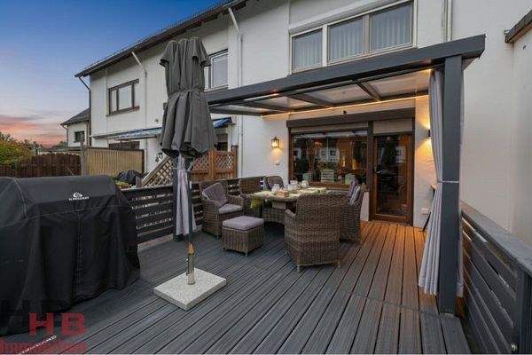 Terrasse bei Abendlicht