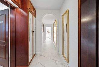 Flur zum Privatbereich.jpg