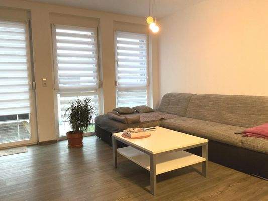 Wohnzimmer mit Zugang zum ...