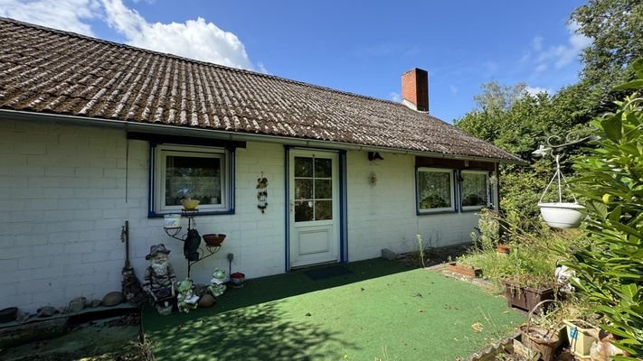 Ansicht von vorn / Terrasse vor dem Haus