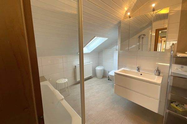 Zweites Badezimmer Dachgeschoss