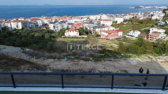 Sea-View Semi-Detached Villas in a Complex with Pool in Yalova