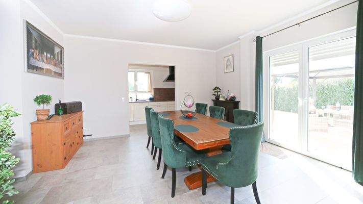 Esszimmer mit Blick zur Küche