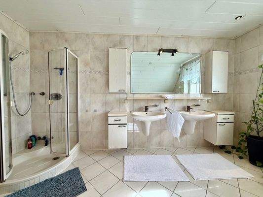 Vollbad im Obergeschoss