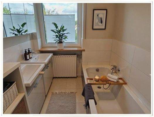 EG-Bad mit Wanne, Du., Fenster