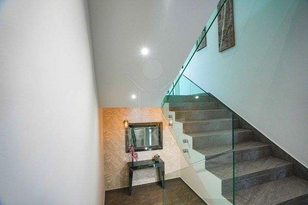 Zum 1. Obergeschoss führt eine Innentreppe