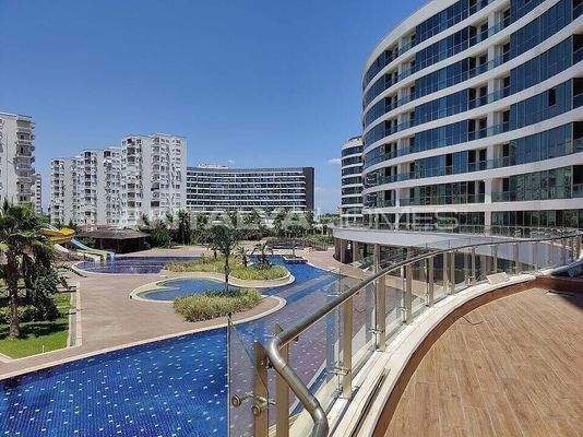 Flats in Hotel-Concept Complex Near the Sea in Kundu Antalya