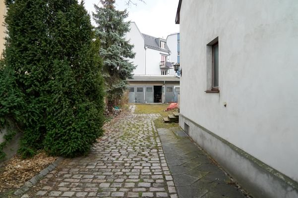 Einfahrt mit Tor