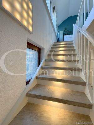 Treppe ins Obergeschoss