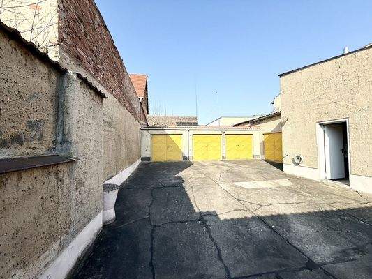 abgeschlossener Innenhof