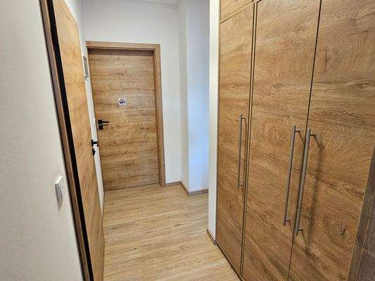 Boden und Türen neu!