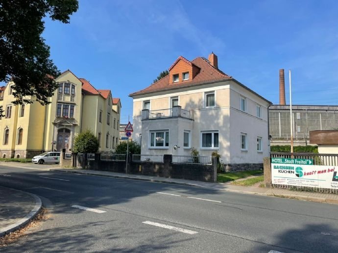 Ehemalige Fabrikantenvilla mit Balkon und Carport im schönen Freital