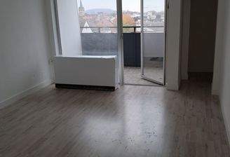 Zimmer mit Balkon