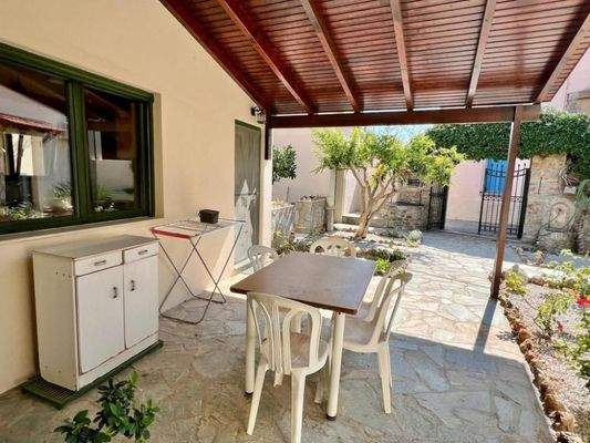 Kreta, Neapoli: Stadthaus mit Garten und Terrasse zu verkaufen