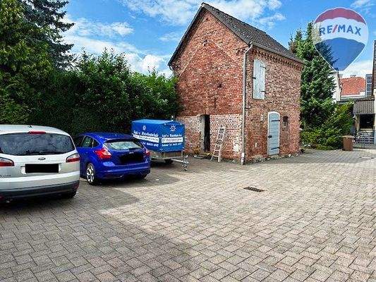 09 Parkplätze - Nebengebäude