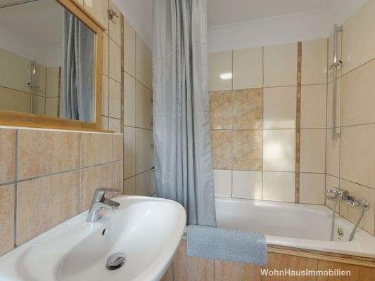 Bad mit Fenster im EG