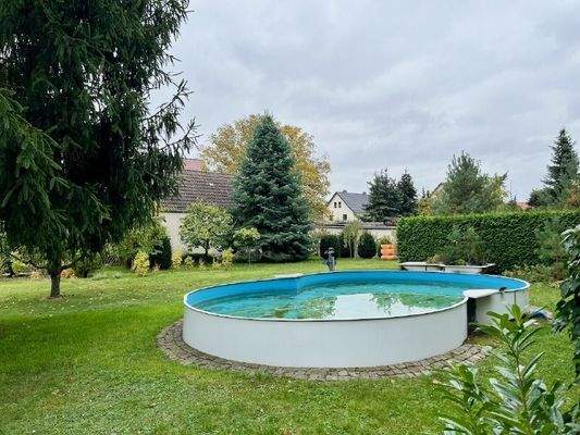 17 Garten mit Pool
