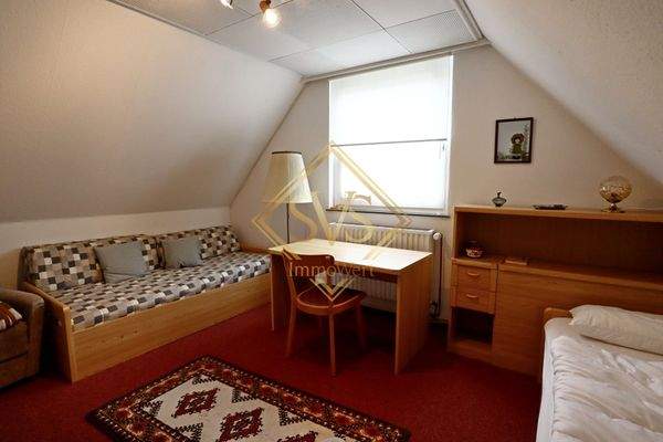 Wohn-/Schlafzimmer DG