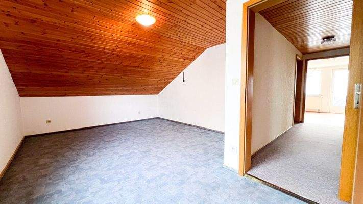 Kinderzimmer/Schlafzimmer DG