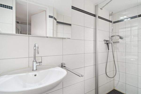 47421-012_Keller Duschbad