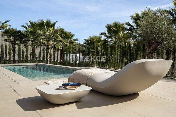 Detached Luxe Villa in a Golf Resort in San Miguel de Salinas