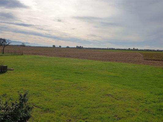 Blick von der Terrasse in die weite Landschaft