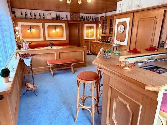 Wohnzimmer/Weinstube EG