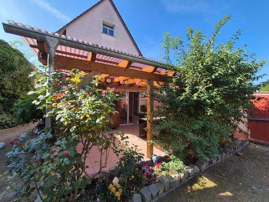 Hofansicht mit Terrasse