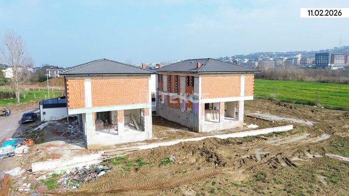 Spacious 5-Bedroom Villas with Pool and Garden in Samanlı