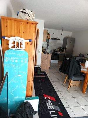 Wohn-/Ess- und Kochbereich mit Zugang zur Terrasse