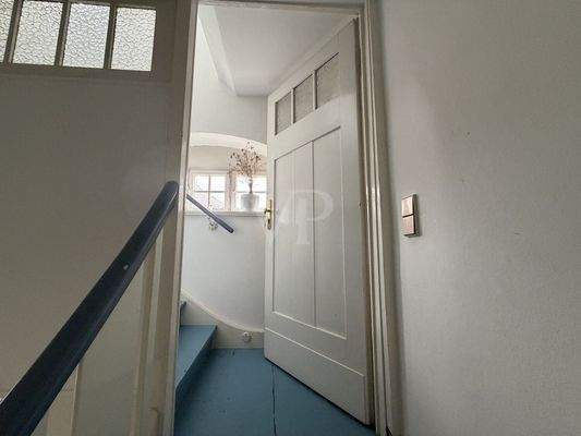 Zugang zum DG mit serperater Eingangstür