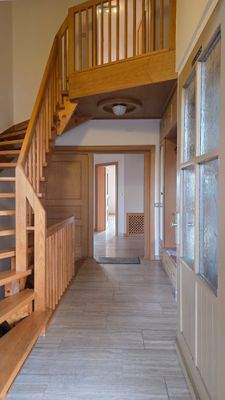 Eingang und Flur Erdgeschoss mit Treppe zum Dachgeschoss