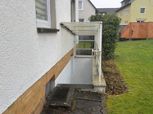 Kellereingang Zweifamilienhaus