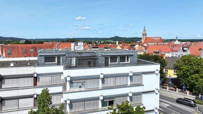 Ostseite mit überdachtem Freisitz